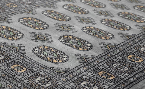 Bokhara Light Gray Hand Knotted 31 X 50  Area Rug 700-156042 Image 3