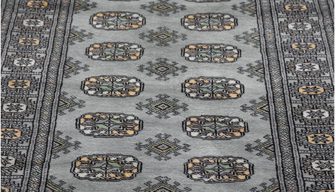 Bokhara Light Gray Hand Knotted 31 X 50  Area Rug 700-156042 Image 4