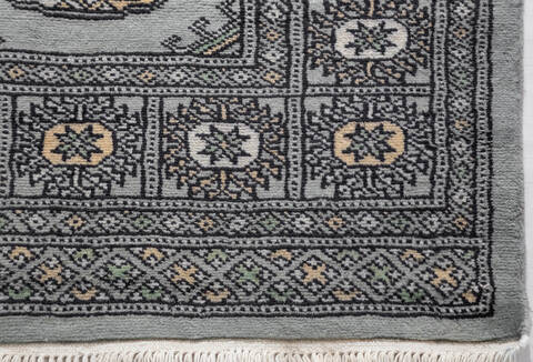 Bokhara Light Gray Hand Knotted 31 X 50  Area Rug 700-156042 Image 5