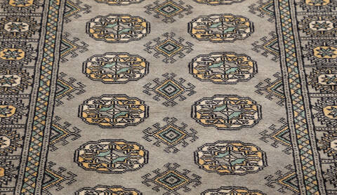 Bokhara Light Gray Hand Knotted 32 X 52  Area Rug 700-156046 Image 4