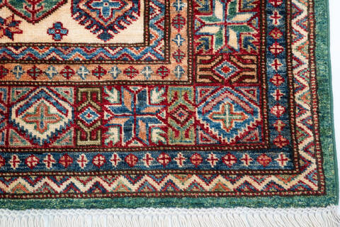 Kazak Green Hand Knotted 40 X 60  Area Rug 700-157714 Image 4
