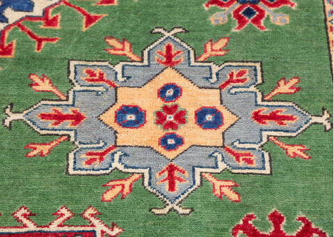 Kazak Green Hand Knotted 67 X 96  Area Rug 700-157745 Image 6