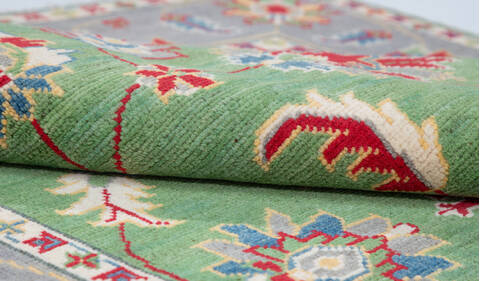 Kazak Green Hand Knotted 40 X 60  Area Rug 700-157748 Image 7