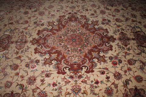 Tabriz Beige Hand Knotted 67 X 100  Area Rug 400-16581 Image 16