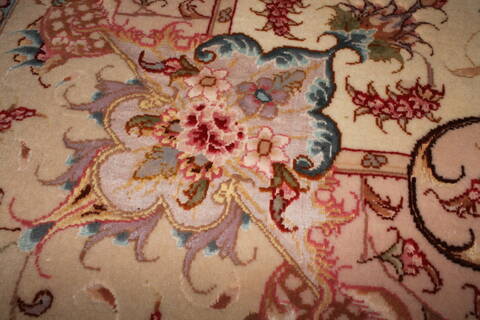 Tabriz Beige Hand Knotted 70 X 101  Area Rug 400-16583 Image 14