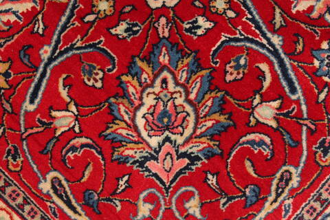 Sarouk Red Hand Knotted 89 X 127  Area Rug 400-16693 Image 10