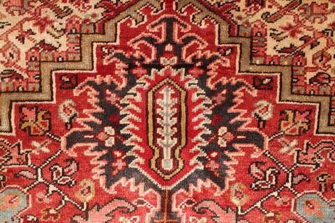 Heriz Red Hand Knotted 97 X 117  Area Rug 400-16774 Image 7