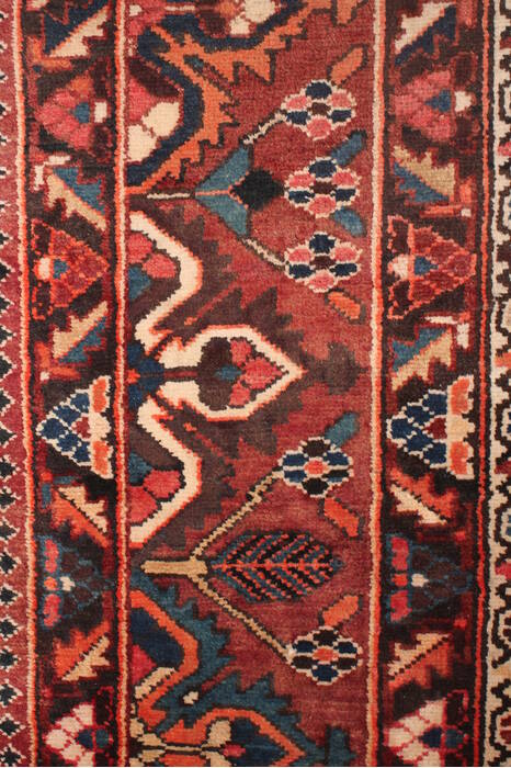 Bakhtiar Red Hand Knotted 98 X 124  Area Rug 400-16814 Image 11