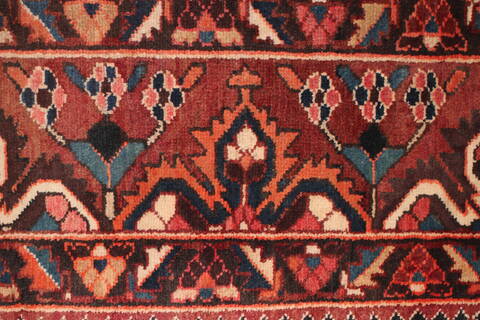 Bakhtiar Red Hand Knotted 98 X 124  Area Rug 400-16814 Image 12