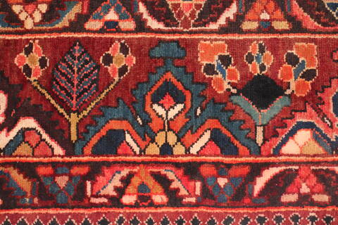 Bakhtiar Red Hand Knotted 98 X 124  Area Rug 400-16814 Image 14