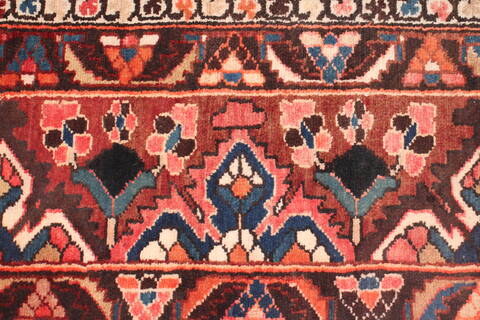 Bakhtiar Red Hand Knotted 98 X 124  Area Rug 400-16814 Image 15