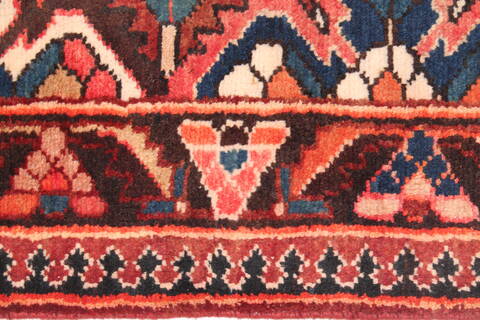 Bakhtiar Red Hand Knotted 98 X 124  Area Rug 400-16814 Image 16