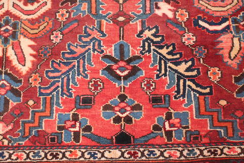 Bakhtiar Red Hand Knotted 98 X 124  Area Rug 400-16814 Image 4