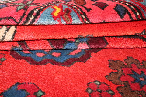 Bakhtiar Red Hand Knotted 46 X 73  Area Rug 400-16913 Image 8