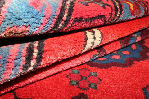 Bakhtiar Red Hand Knotted 46 X 73  Area Rug 400-16913 Image 9