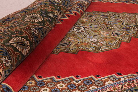 Qum Red Hand Knotted 46 X 69  Area Rug 400-16938 Image 11