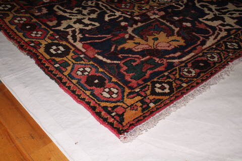 Bakhtiar Red Hand Knotted 102 X 1311  Area Rug 400-17160 Image 5