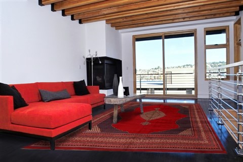 Sarouk Red Hand Knotted 105 X 131  Area Rug 400-17169 Image 3