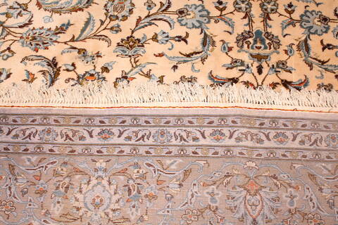 Kashan White Hand Knotted 110 X 168  Area Rug 400-17215 Image 1