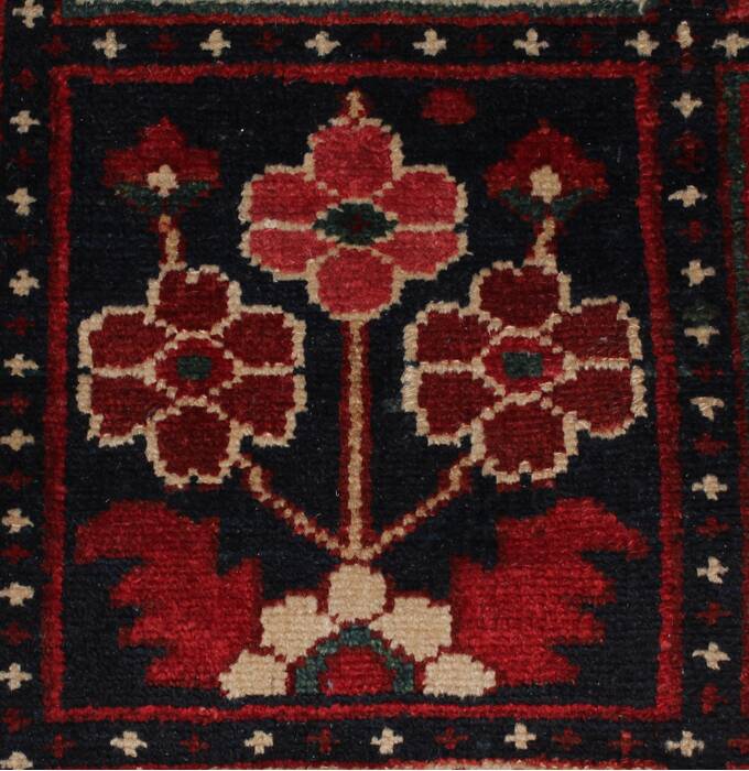 Bakhtiar Red Hand Knotted 104 X 132  Area Rug 400-17246 Image 16