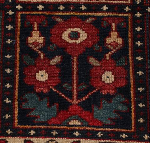 Bakhtiar Red Hand Knotted 104 X 132  Area Rug 400-17246 Image 30