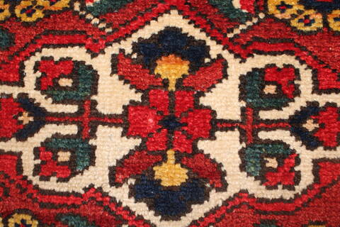 Bakhtiar Red Hand Knotted 104 X 132  Area Rug 400-17246 Image 38