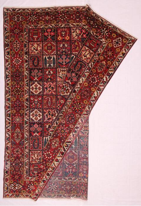 Bakhtiar Red Hand Knotted 104 X 132  Area Rug 400-17246 Image 7
