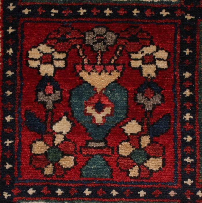 Bakhtiar Red Hand Knotted 104 X 132  Area Rug 400-17246 Image 8
