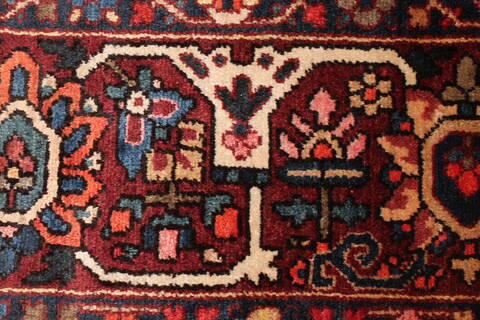 Bakhtiar Red Hand Knotted 120 X 148  Area Rug 400-17293 Image 10