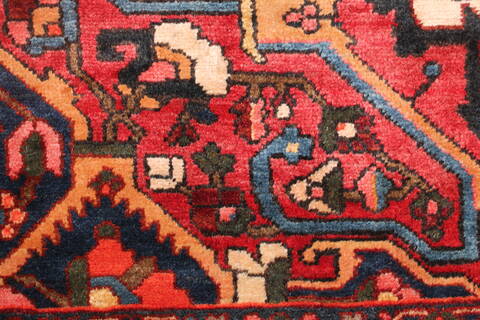 Bakhtiar Red Hand Knotted 120 X 148  Area Rug 400-17293 Image 17