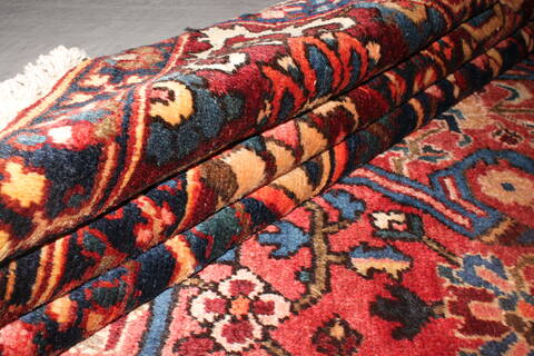 Bakhtiar Red Hand Knotted 120 X 148  Area Rug 400-17293 Image 30