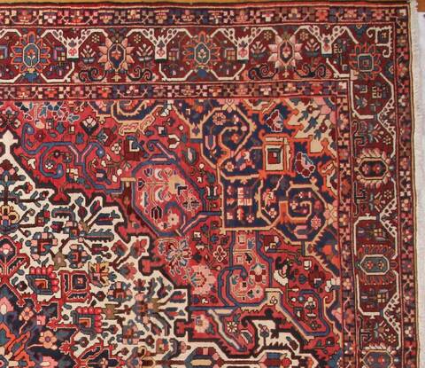 Bakhtiar Red Hand Knotted 120 X 148  Area Rug 400-17293 Image 3