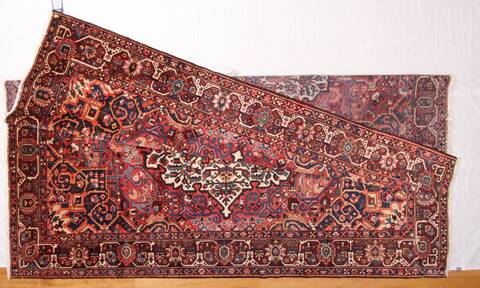 Bakhtiar Red Hand Knotted 120 X 148  Area Rug 400-17293 Image 4