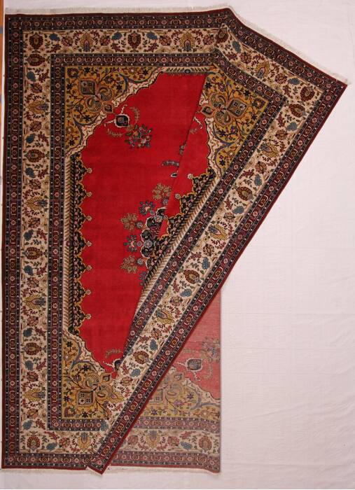 Tabriz Red Hand Knotted 119 X 147  Area Rug 400-17298 Image 1