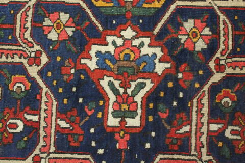Bakhtiar Red Hand Knotted 129 X 190  Area Rug 400-17303 Image 20