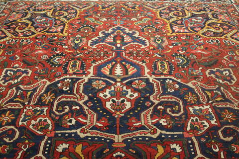 Bakhtiar Red Hand Knotted 129 X 190  Area Rug 400-17303 Image 25
