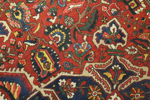 Bakhtiar Red Hand Knotted 129 X 190  Area Rug 400-17303 Image 26