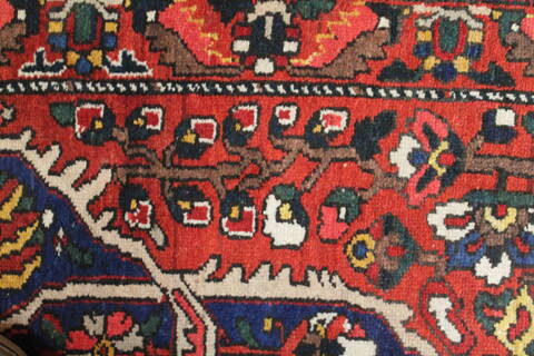 Bakhtiar Red Hand Knotted 129 X 190  Area Rug 400-17303 Image 9