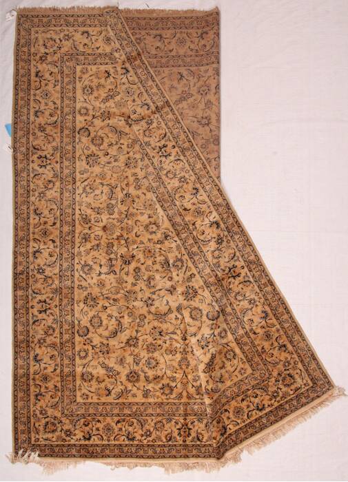 Kashan Beige Hand Knotted 101 X 133  Area Rug 400-17531 Image 7