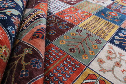 Bakhtiar Multicolor Hand Knotted 89 X 116  Area Rug 250-22094 Image 9