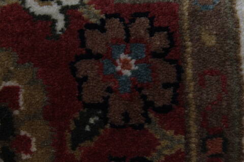 Isfahan Red Runner Hand Knotted 27 X 123  Area Rug 250-22502 Image 7