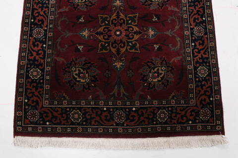 Semnan Red Runner Hand Knotted 28 X 107  Area Rug 250-22924 Image 5