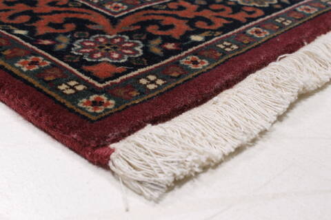 Semnan Red Runner Hand Knotted 28 X 107  Area Rug 250-22924 Image 6