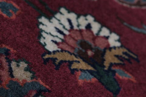 Semnan Red Runner Hand Knotted 28 X 107  Area Rug 250-22924 Image 7