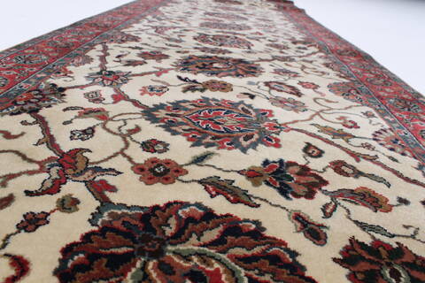 Semnan Beige Runner Hand Knotted 28 X 99  Area Rug 250-22999 Image 11