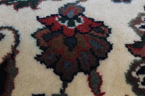 Semnan Beige Runner Hand Knotted 28 X 99  Area Rug 250-22999 Image 5