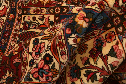 Bakhtiar Red Hand Knotted 68 X 103  Area Rug 100-23061 Image 2