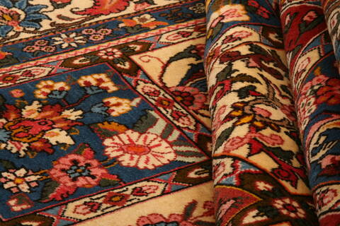 Bakhtiar Red Hand Knotted 68 X 103  Area Rug 100-23061 Image 3