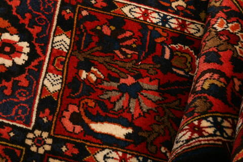 Bakhtiar Red Hand Knotted 69 X 103  Area Rug 100-23104 Image 4