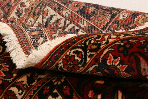 Bakhtiar Red Hand Knotted 69 X 103  Area Rug 100-23104 Image 5